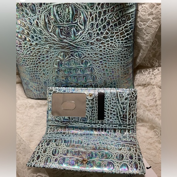 NWT **FIRM** 🌹BRAHMIN GORGEOUS Wonderland Katie Crossbody & Matching ADY wallet - Picture 3 of 6